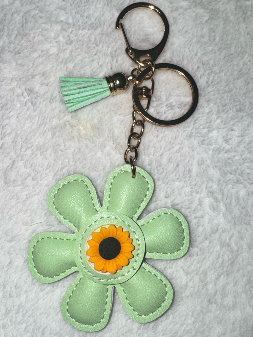 Flower keychain bag charm new (mint green) - bag not included - Picture 2 of 3